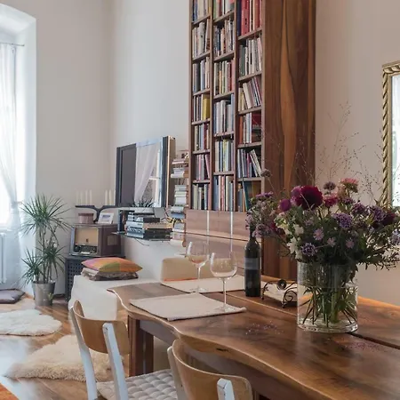 Spacious Old Town Luxury *